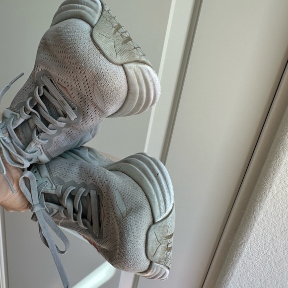 Hoka one one Bondi 8 women’s size 7.5B - Picture 5 of 16